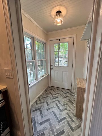 24 Arnold Avenue, West Babylon, NY 11704