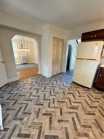 24 Arnold Avenue, West Babylon, NY 11704