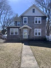 24 Arnold Avenue, West Babylon, NY 11704