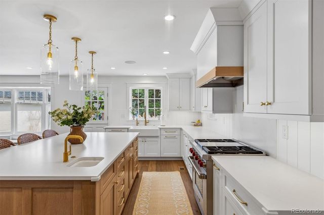 201 Summit Boulevard, Englewood, CO 80113