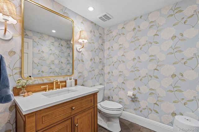 201 Summit Boulevard, Englewood, CO 80113