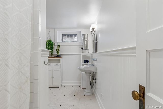 201 Summit Boulevard, Englewood, CO 80113