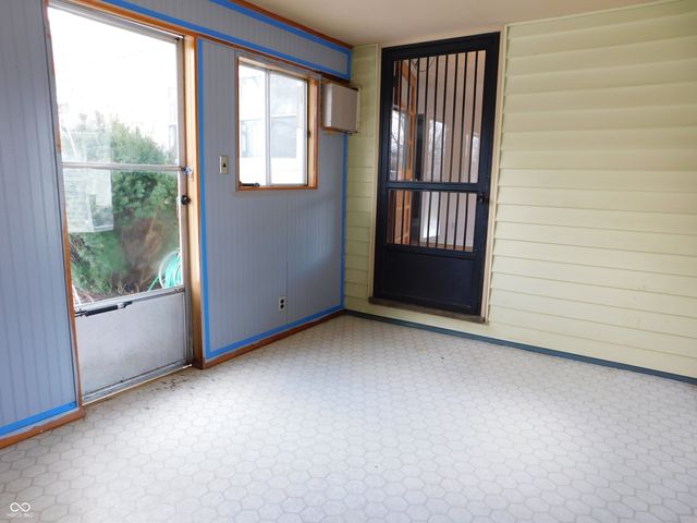 716 S State Street, Greenfield, IN 46140