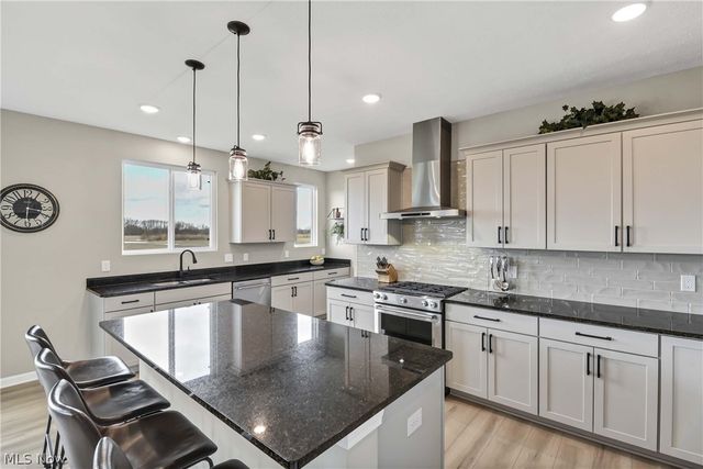 36662 W Shore Pky, North Ridgeville, OH 44039