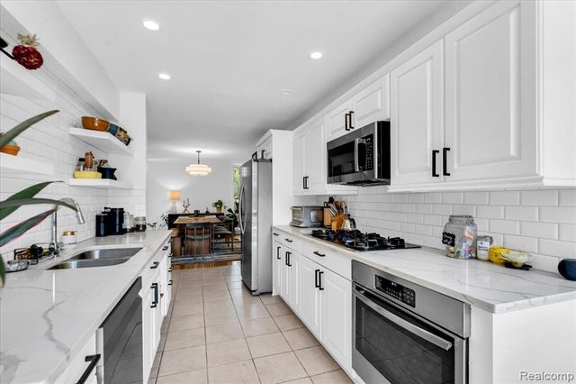 1243 Navarre Place, Detroit, MI 48207