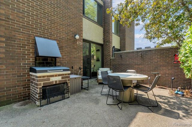 1243 Navarre Place, Detroit, MI 48207