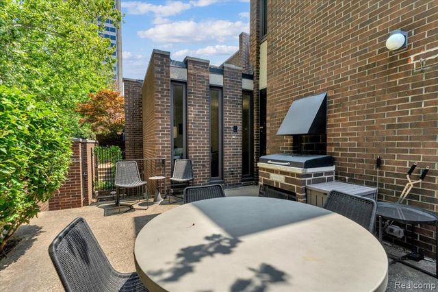 1243 Navarre Place, Detroit, MI 48207