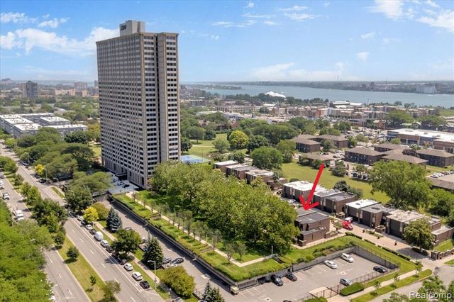 1243 Navarre Place, Detroit, MI 48207