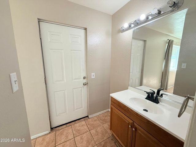 2913 W WOODRIDGE Drive, Phoenix, AZ 85053