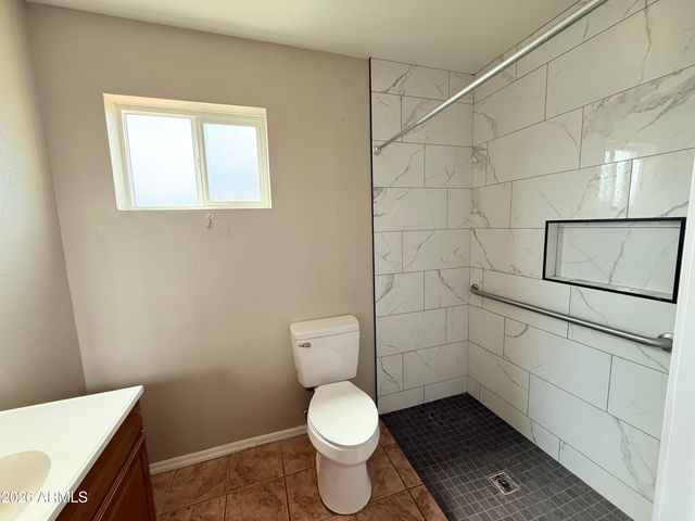 2913 W WOODRIDGE Drive, Phoenix, AZ 85053