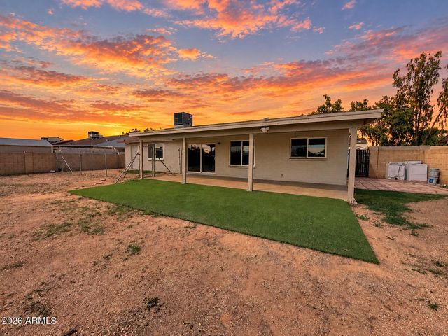 2913 W WOODRIDGE Drive, Phoenix, AZ 85053