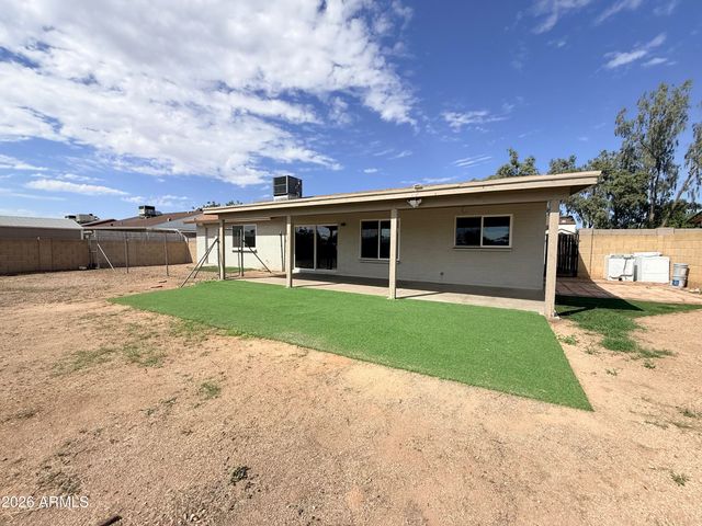 2913 W WOODRIDGE Drive, Phoenix, AZ 85053
