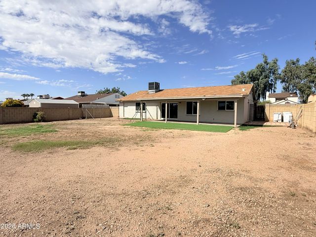 2913 W WOODRIDGE Drive, Phoenix, AZ 85053