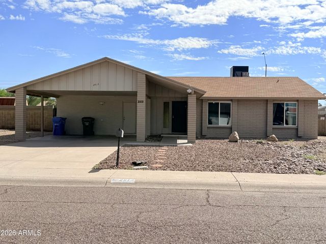 2913 W WOODRIDGE Drive, Phoenix, AZ 85053