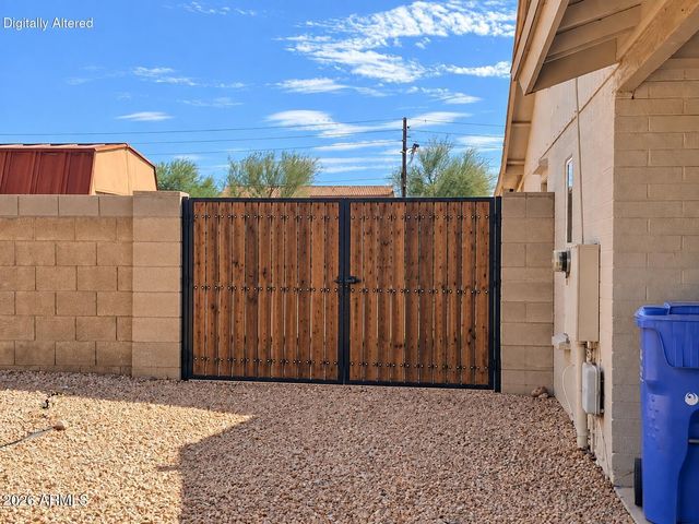 2913 W WOODRIDGE Drive, Phoenix, AZ 85053