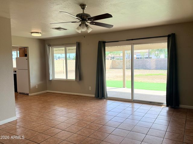 2913 W WOODRIDGE Drive, Phoenix, AZ 85053