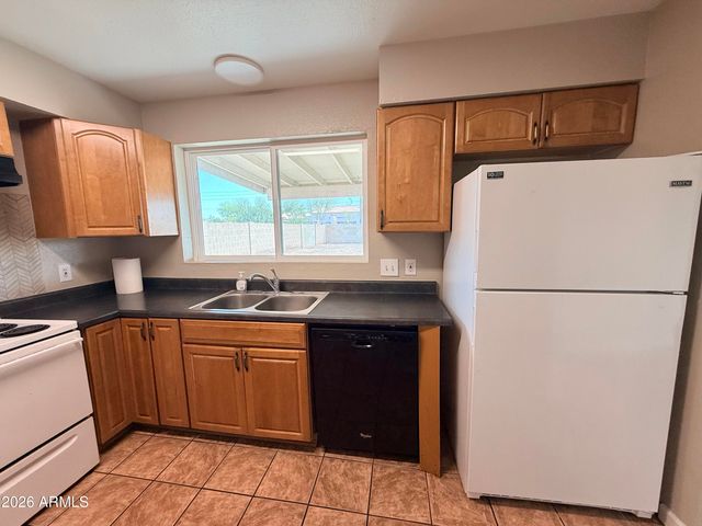 2913 W WOODRIDGE Drive, Phoenix, AZ 85053