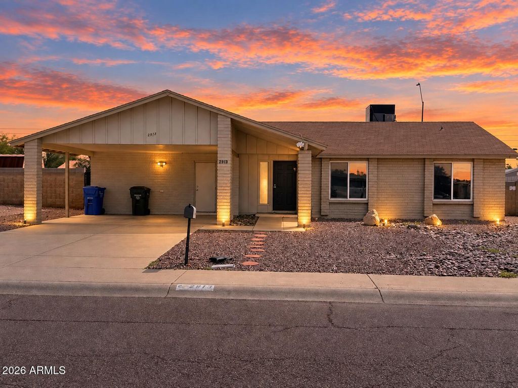 2913 W WOODRIDGE Drive, Phoenix, AZ 85053