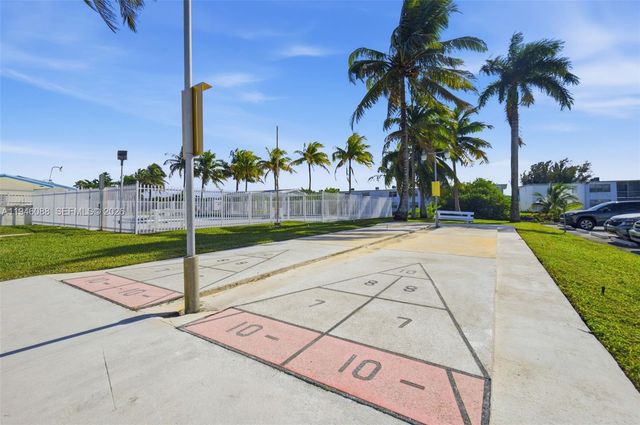 52 NE 204th St 6, Miami Gardens, FL 33179