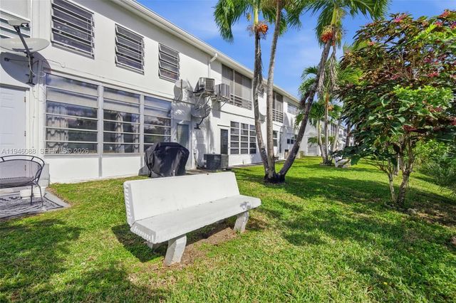 52 NE 204th St 6, Miami Gardens, FL 33179