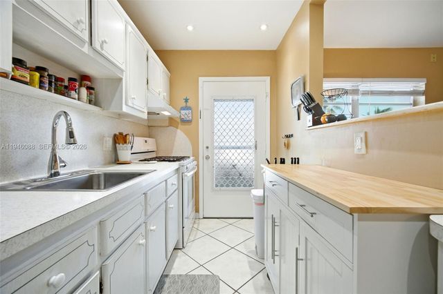 52 NE 204th St 6, Miami Gardens, FL 33179