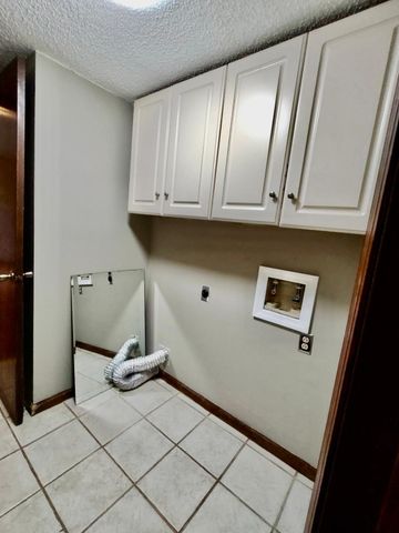 926 Wildwood Garden Dr, Knoxville, TN 37920