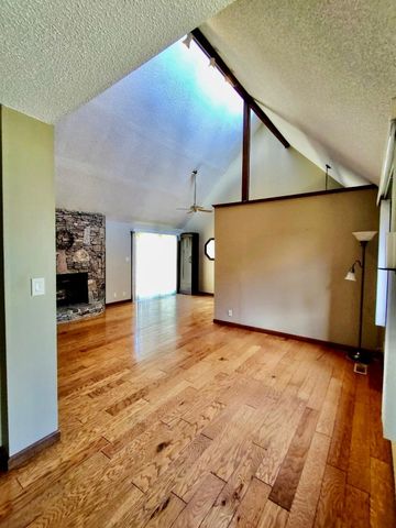 926 Wildwood Garden Dr, Knoxville, TN 37920