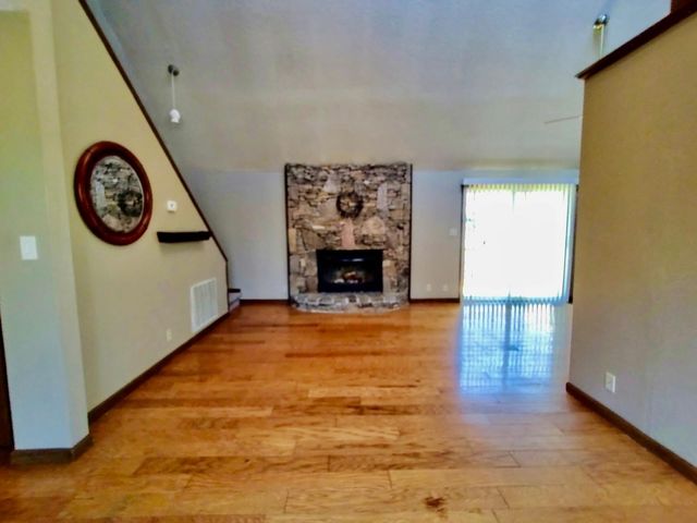 926 Wildwood Garden Dr, Knoxville, TN 37920