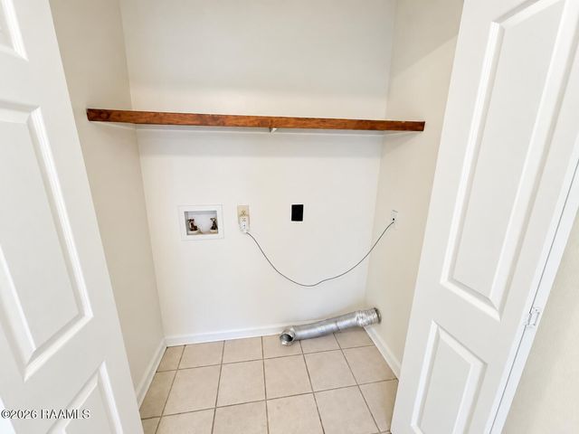 111 Shekel Drive B, Lafayette, LA 70508