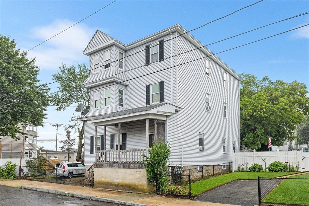 26 Marchand St, Fall River, MA 02723