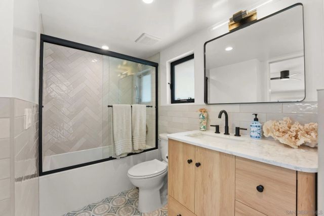838 Portsmouth Court, San Diego, CA 92109