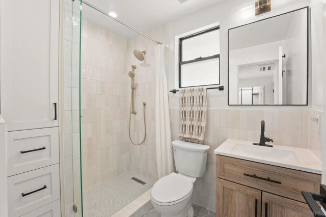 838 Portsmouth Court, San Diego, CA 92109