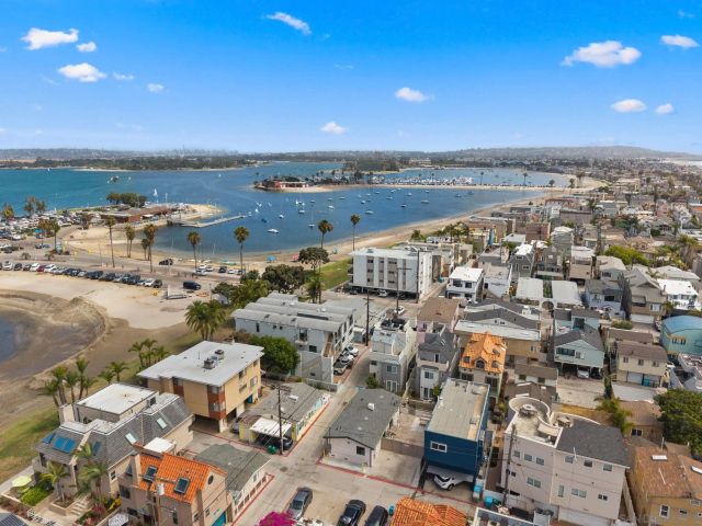 838 Portsmouth Court, San Diego, CA 92109