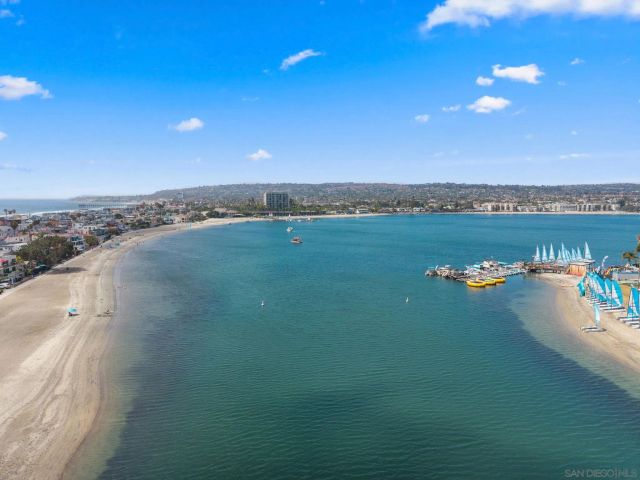 838 Portsmouth Court, San Diego, CA 92109