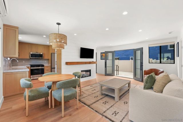 838 Portsmouth Court, San Diego, CA 92109