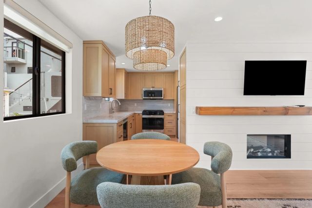 838 Portsmouth Court, San Diego, CA 92109