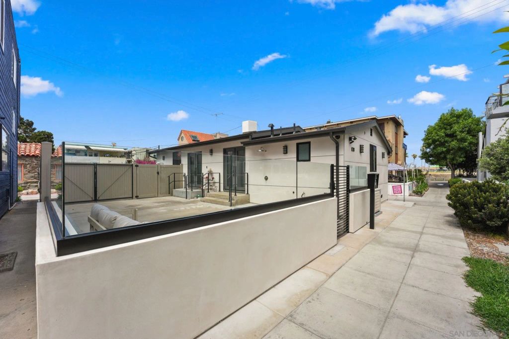 838 Portsmouth Court, San Diego, CA 92109