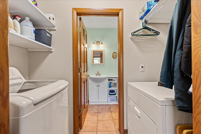 15540 W Glendale DRIVE, New Berlin, WI 53151