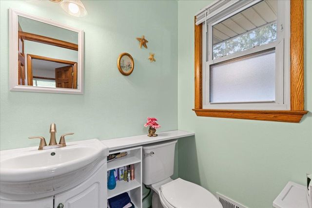 15540 W Glendale DRIVE, New Berlin, WI 53151