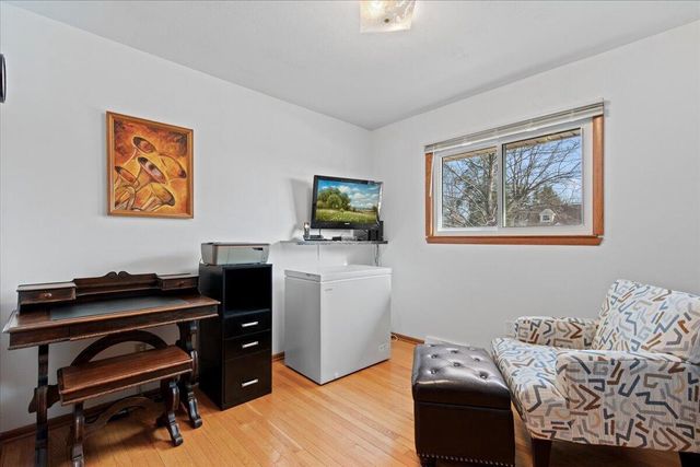 15540 W Glendale DRIVE, New Berlin, WI 53151