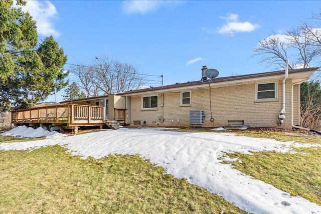 15540 W Glendale DRIVE, New Berlin, WI 53151