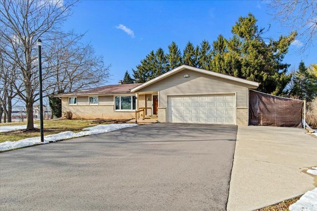 15540 W Glendale DRIVE, New Berlin, WI 53151