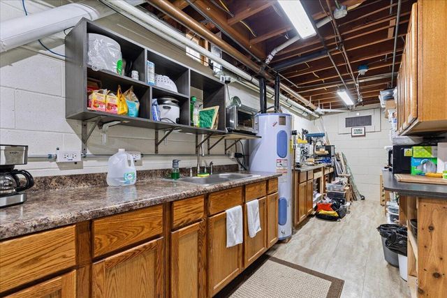 15540 W Glendale DRIVE, New Berlin, WI 53151