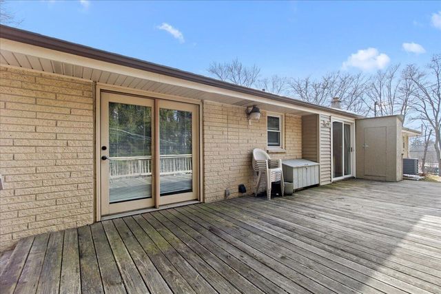 15540 W Glendale DRIVE, New Berlin, WI 53151