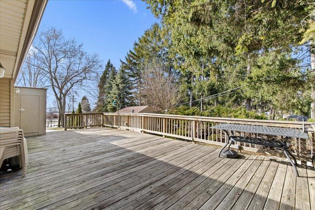 15540 W Glendale DRIVE, New Berlin, WI 53151