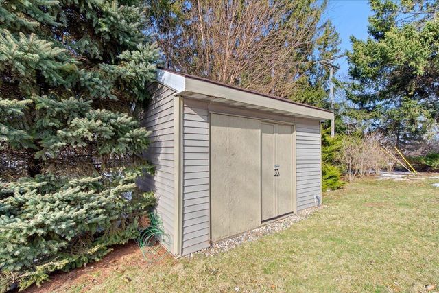 15540 W Glendale DRIVE, New Berlin, WI 53151