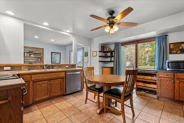 15540 W Glendale DRIVE, New Berlin, WI 53151