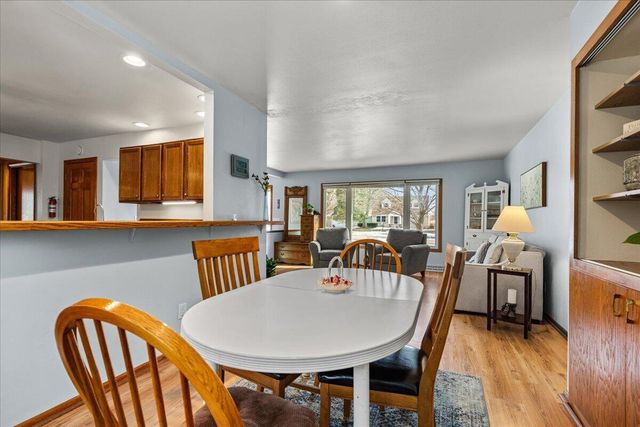 15540 W Glendale DRIVE, New Berlin, WI 53151