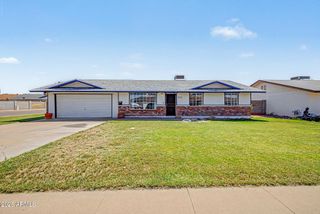 209 W IVYGLEN Street, Mesa, AZ 85201