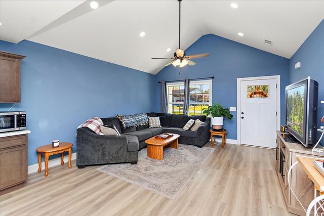 323 Rolling Rd, Shelbyville, TN 37160